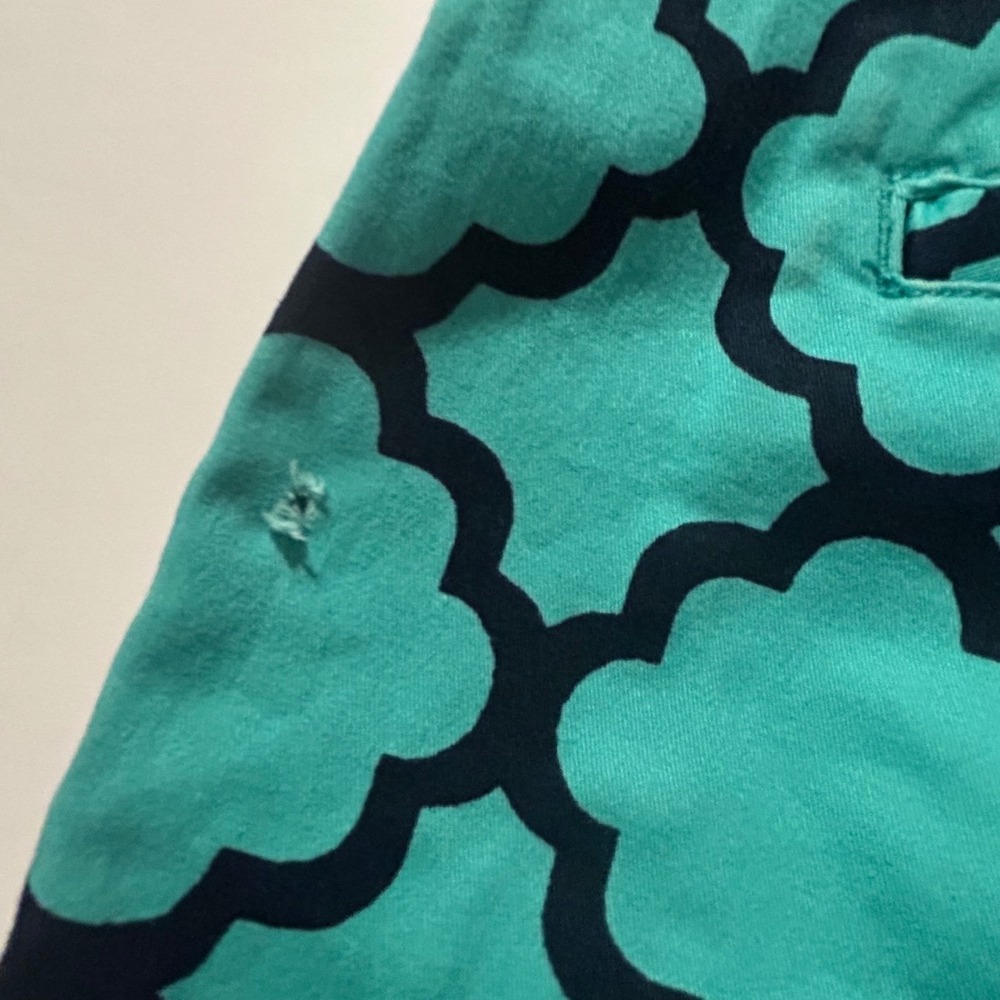Crown & Ivy Womens Turquoise Navy Quatrefoil Print Chino Shorts Size 6 Preppy - Picture 6 of 6